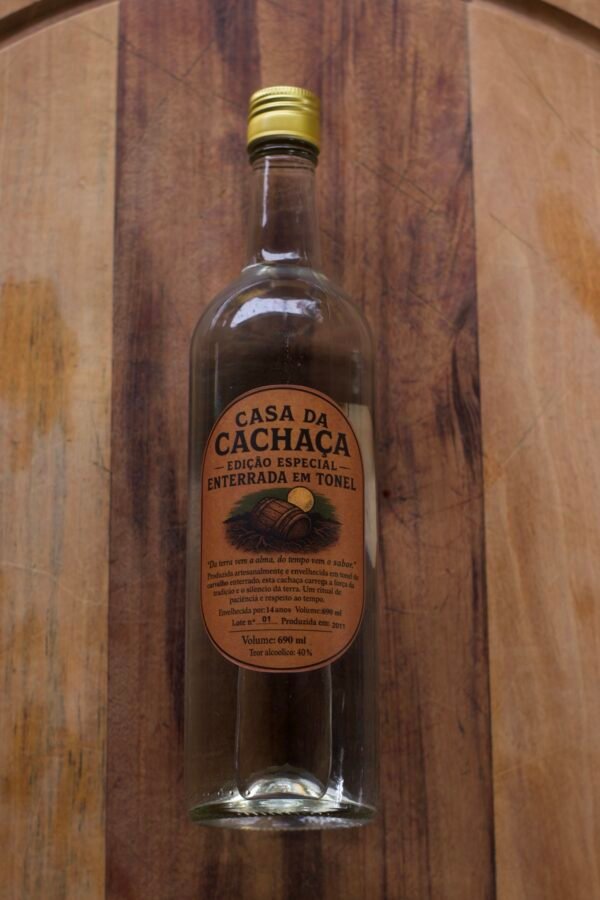 Cachaça Especial - Enterrada em Tonel de Carvalho 690ml - Imagem 2