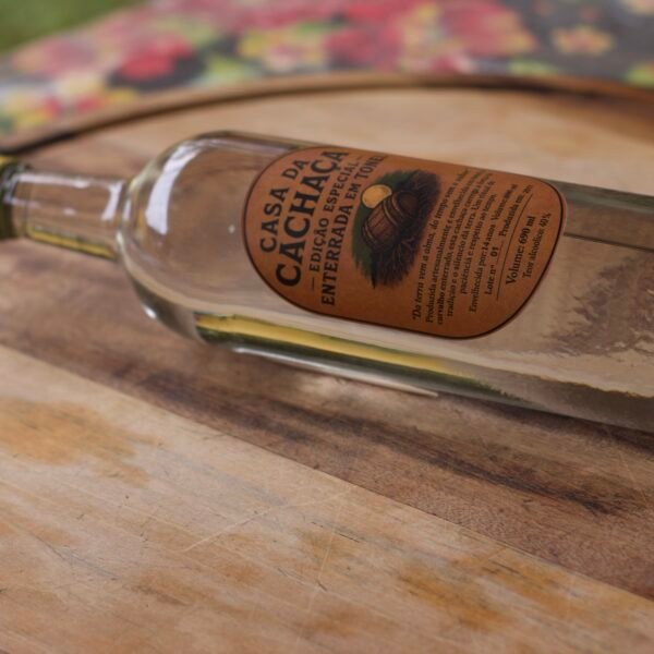 Cachaça Especial - Enterrada em Tonel de Carvalho 690ml